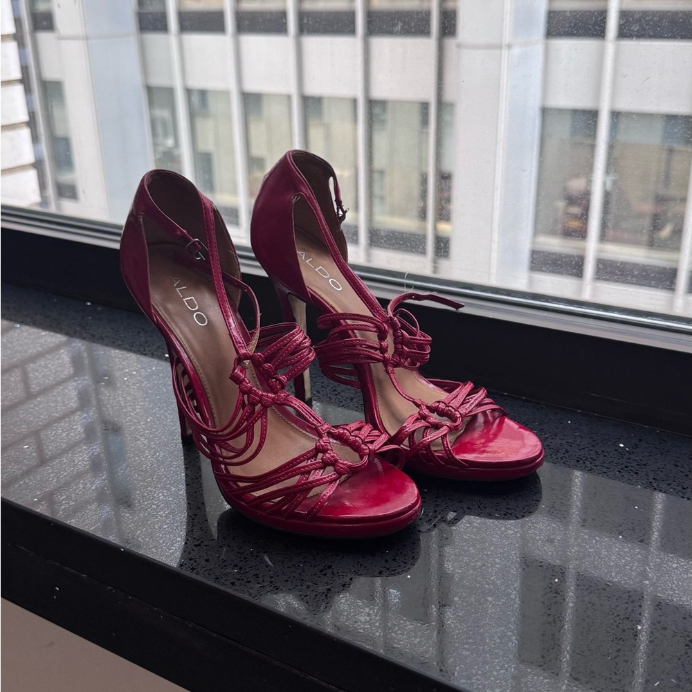 Aldo woven lacquer high heels sandals. Red. Size 8